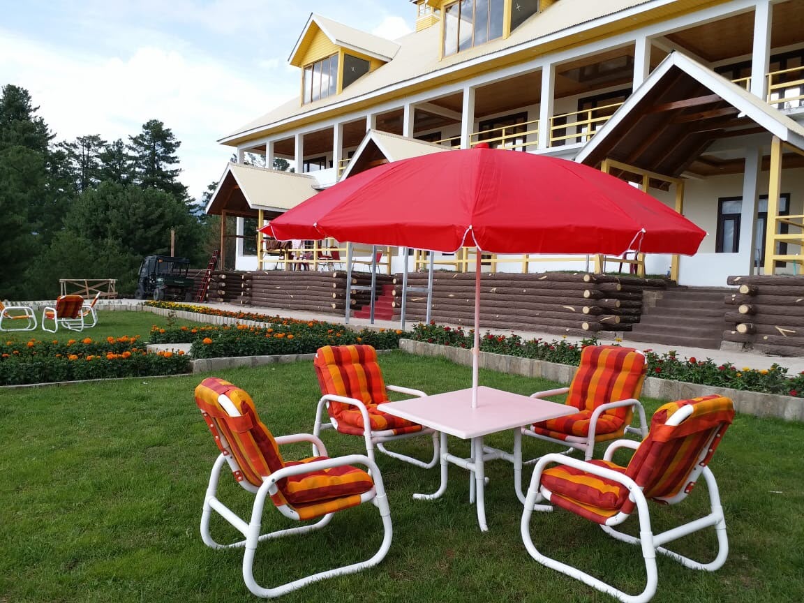 PVC Outdoor Dining Set with Red Umbrella, 4-Seater