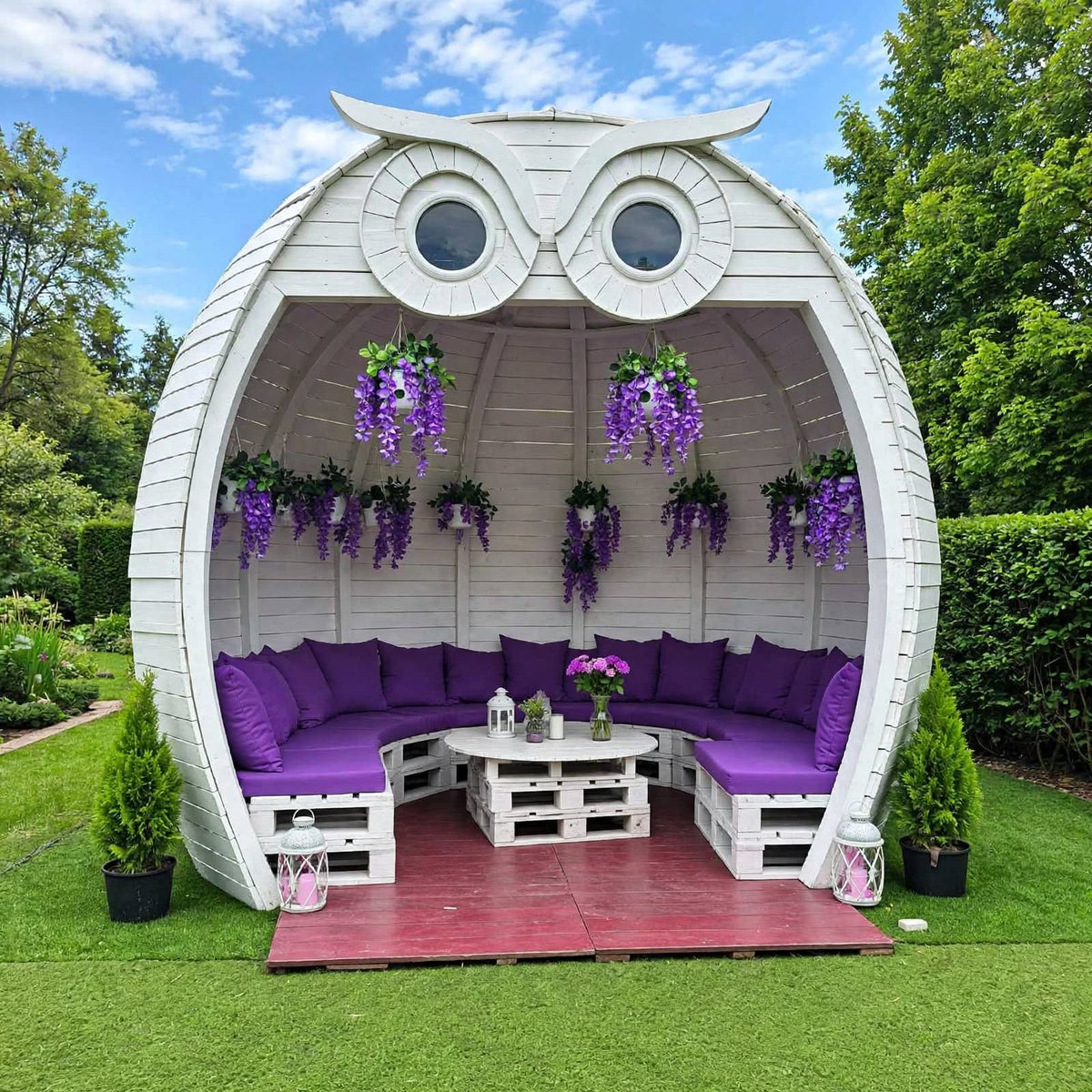 Owl Face Pallet Gazebo with Purple Cushions