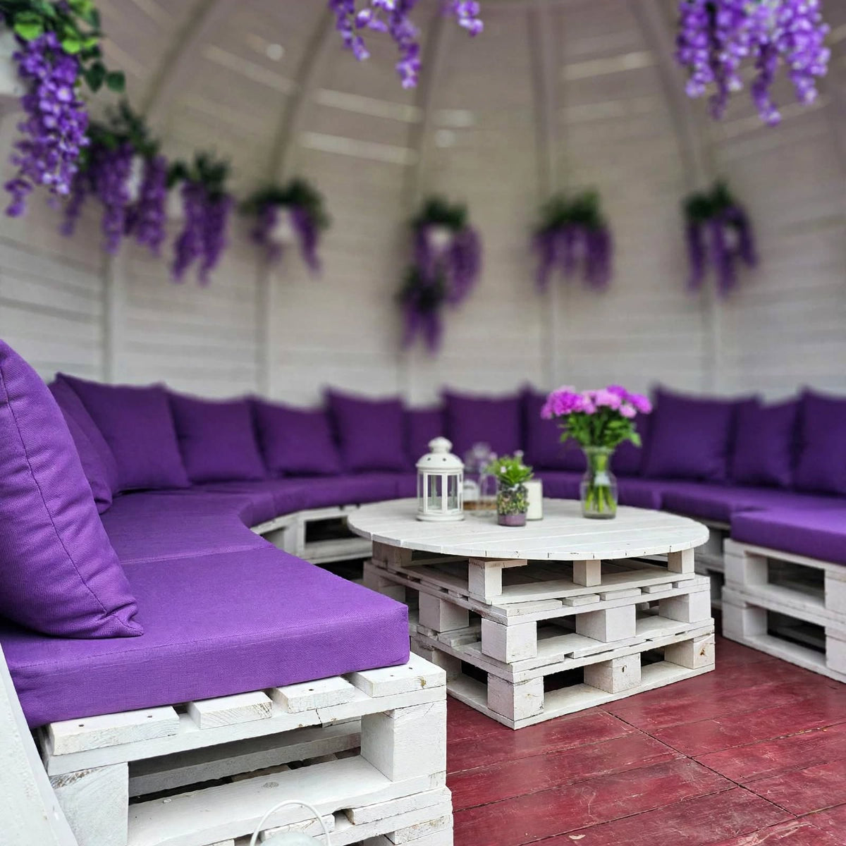 Owl Face Pallet Gazebo with Purple Cushions