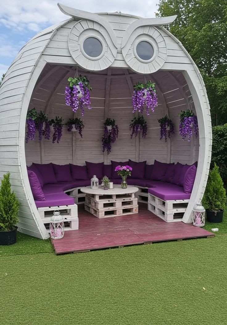 Owl Face Pallet Gazebo with Purple Cushions