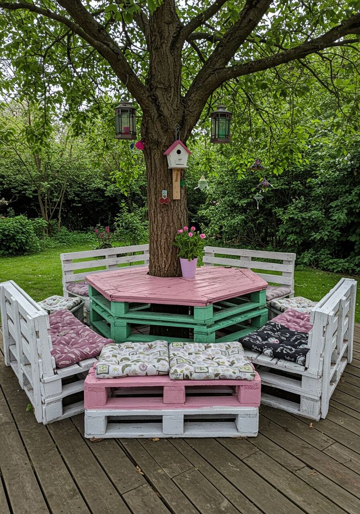 Pallet Tree Lounge Set with Hexagonal Centre Table