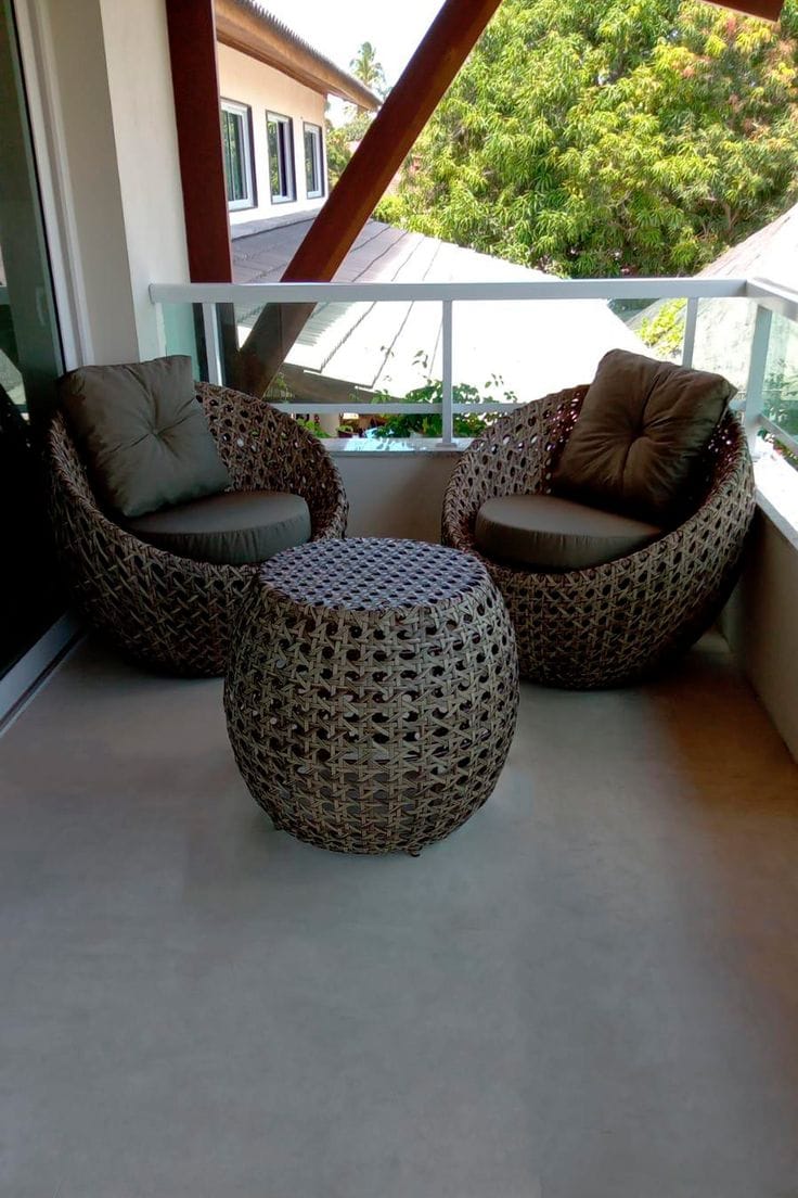 Brown Rattan Nest Chairs with Side Table