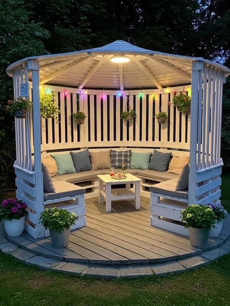 Round Pallet Gazebo with Slatted Backrest and Wood Deck