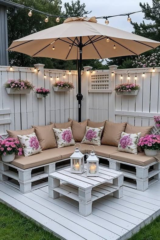 White Pallet Corner Sofa Set with Coffee Table