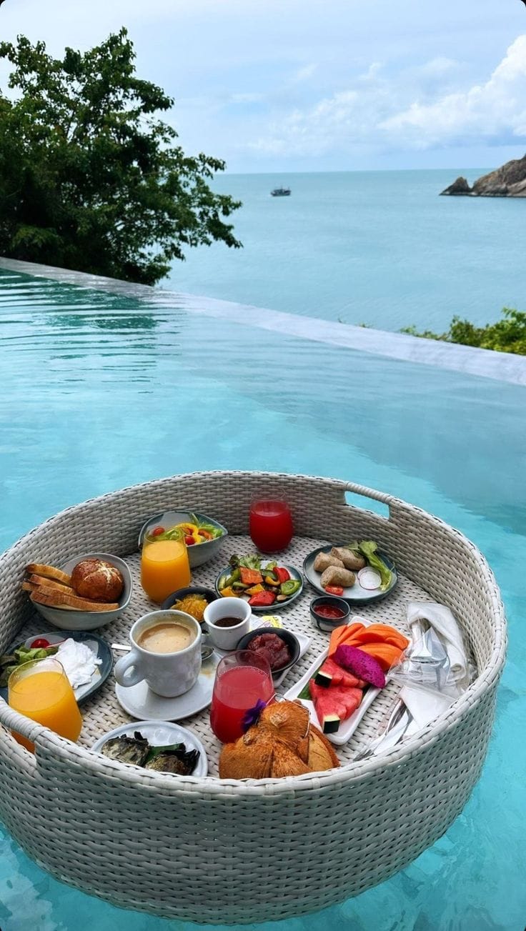 Grey Rattan Round Floating Breakfast Tray