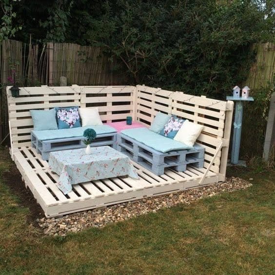 White Pallet Corner Lounge Deck with Blue Cushions