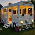 Wooden Pallet Bus – A Creative Display length 10 width 7